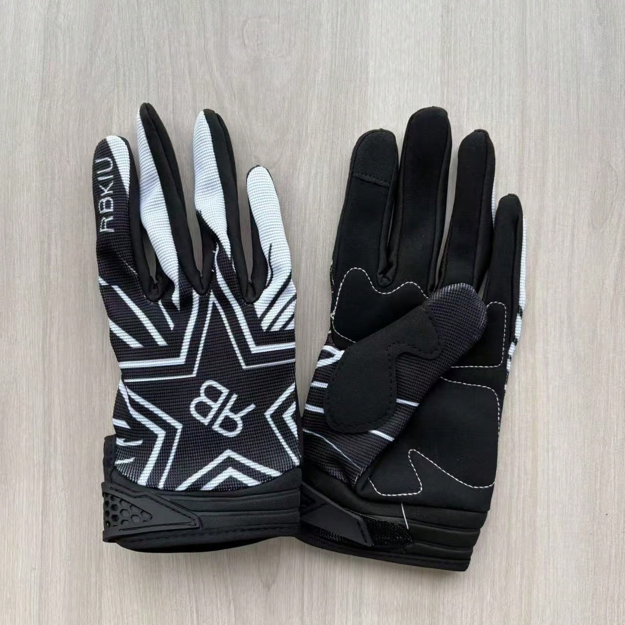 Outdoor Sports Gloves, For Cycling, Suitable For Bicycles And Racing Cars. Thin And Comfortable, Suitable For Both Men And Women. It Comes In 2 Colors.