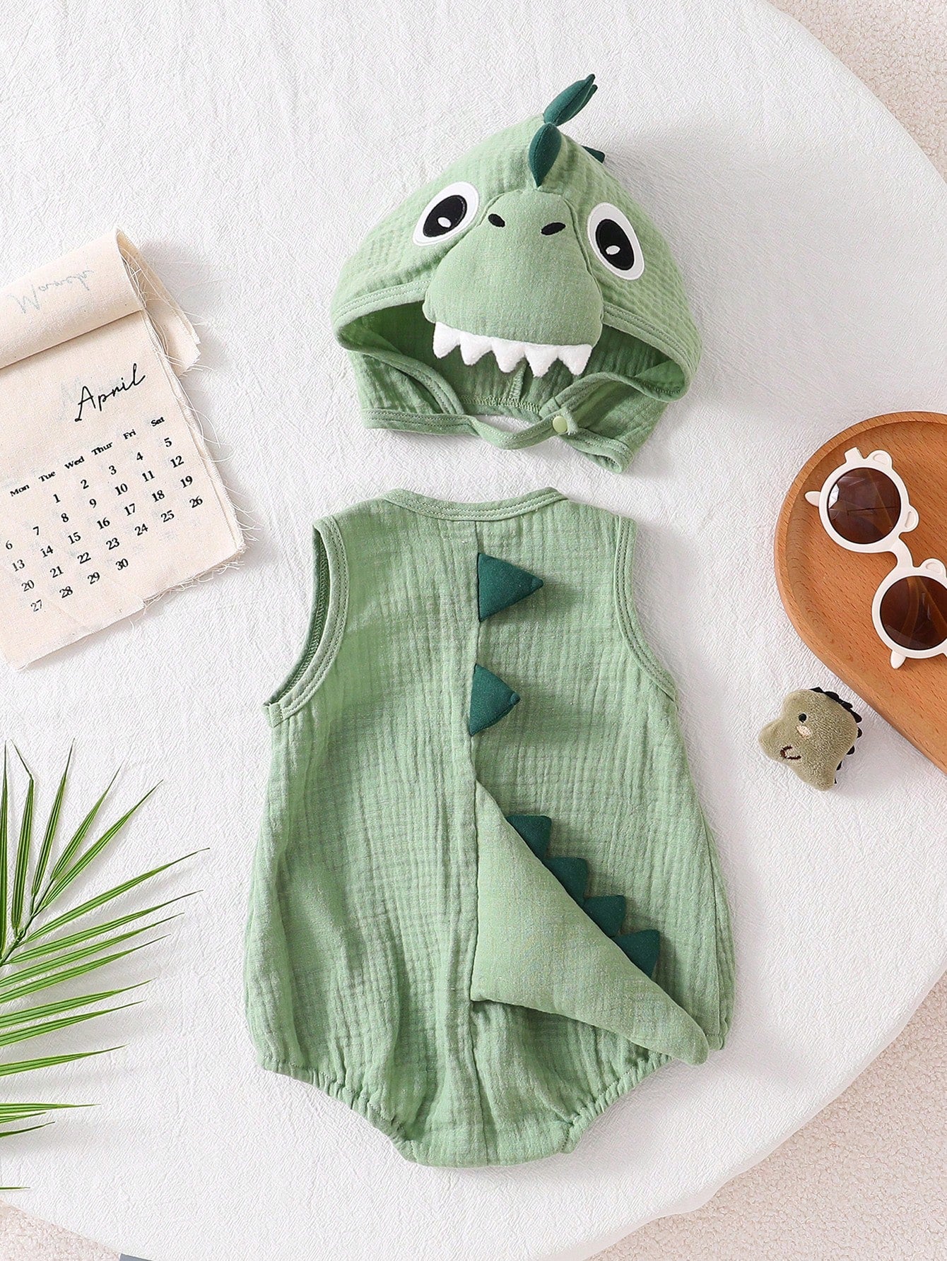 Playful Pals 2pcs Baby Boys Summer Green Soft Cotton Dinosaur Bodysuit Dinosaur Hat Set, Cute Style