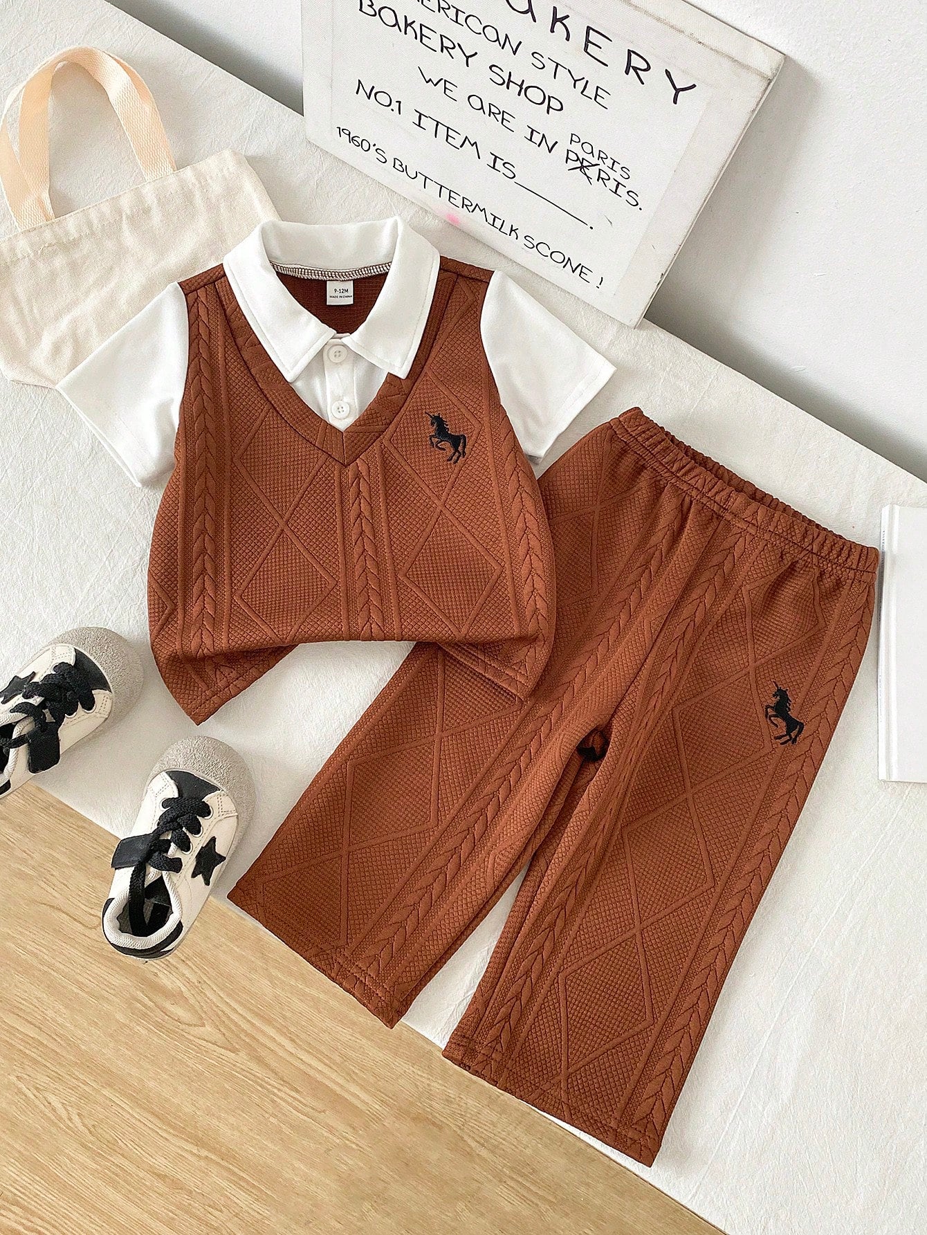 Playful Pals 2pcs/Set Baby Boy Casual Gentleman Style Horse Embroidery Pattern Contrast Color Knit Short Sleeve Polo Shirt + Elastic Waist Long Pants Set, Comfortable And Versatile, Suitable For Sprin