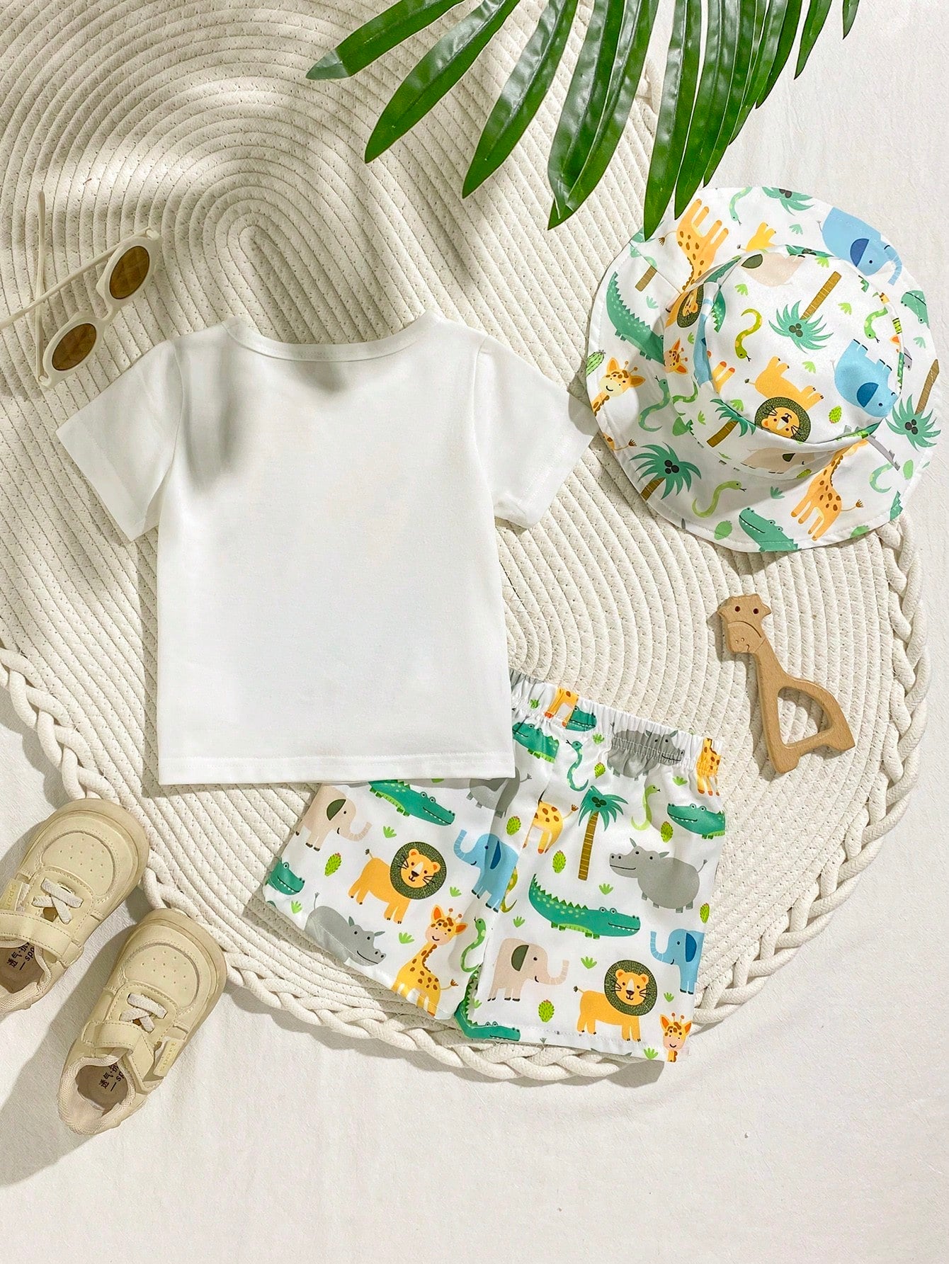 Playful Pals 2pcs/Set Toddler Boys' Summer White Coconut Tree & Tropical Plant Print T-Shirt & Elastic Waist Shorts Infant Baby Boy Casual Beach Vacation Holiday