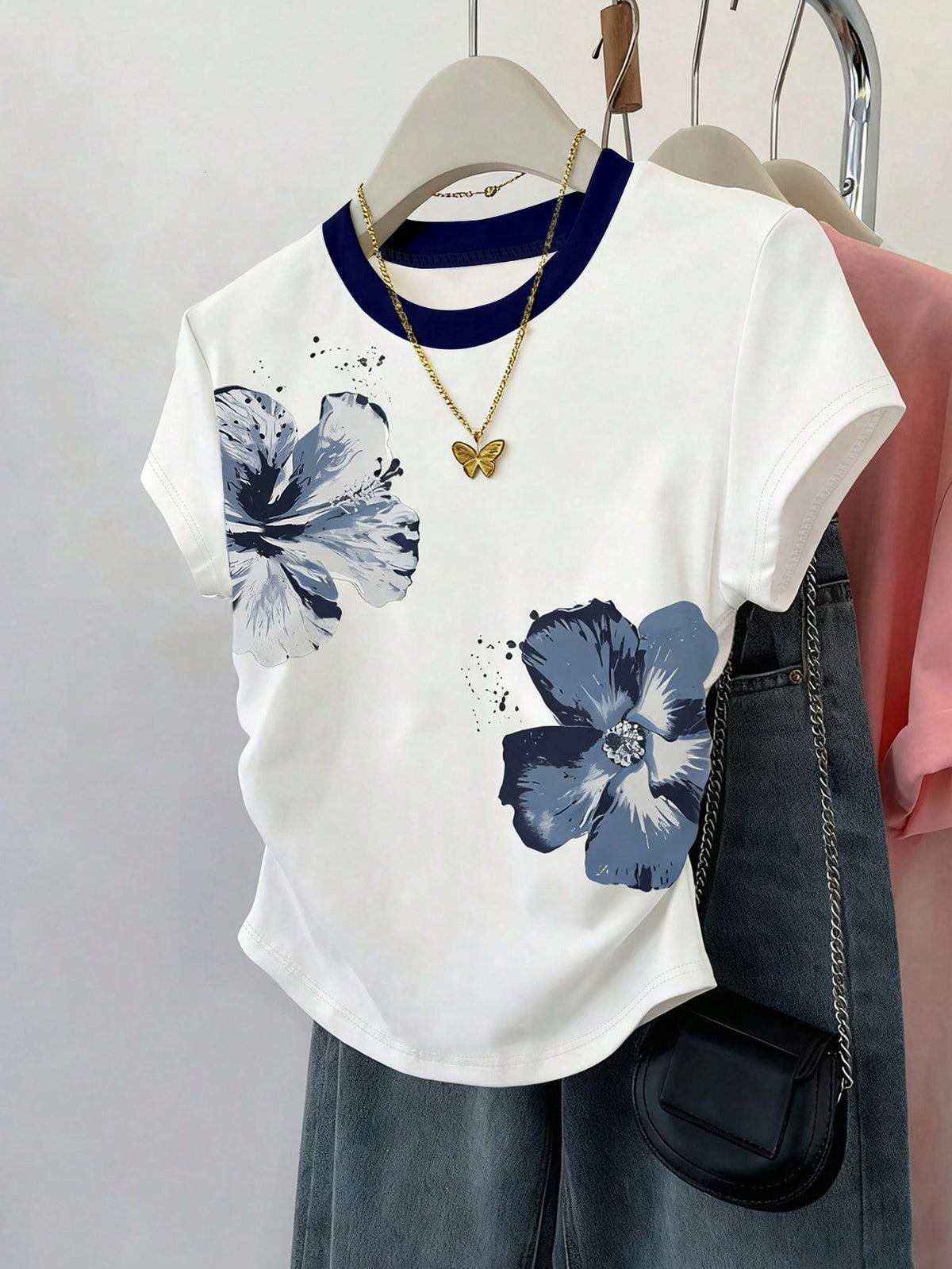Resyla Women's White And Blue Floral Summer Casual Vacation T-Shirt,Sweet Elegant Outdoor Sports Wear,Fitted Waist Pleated Short Sleeve Tops