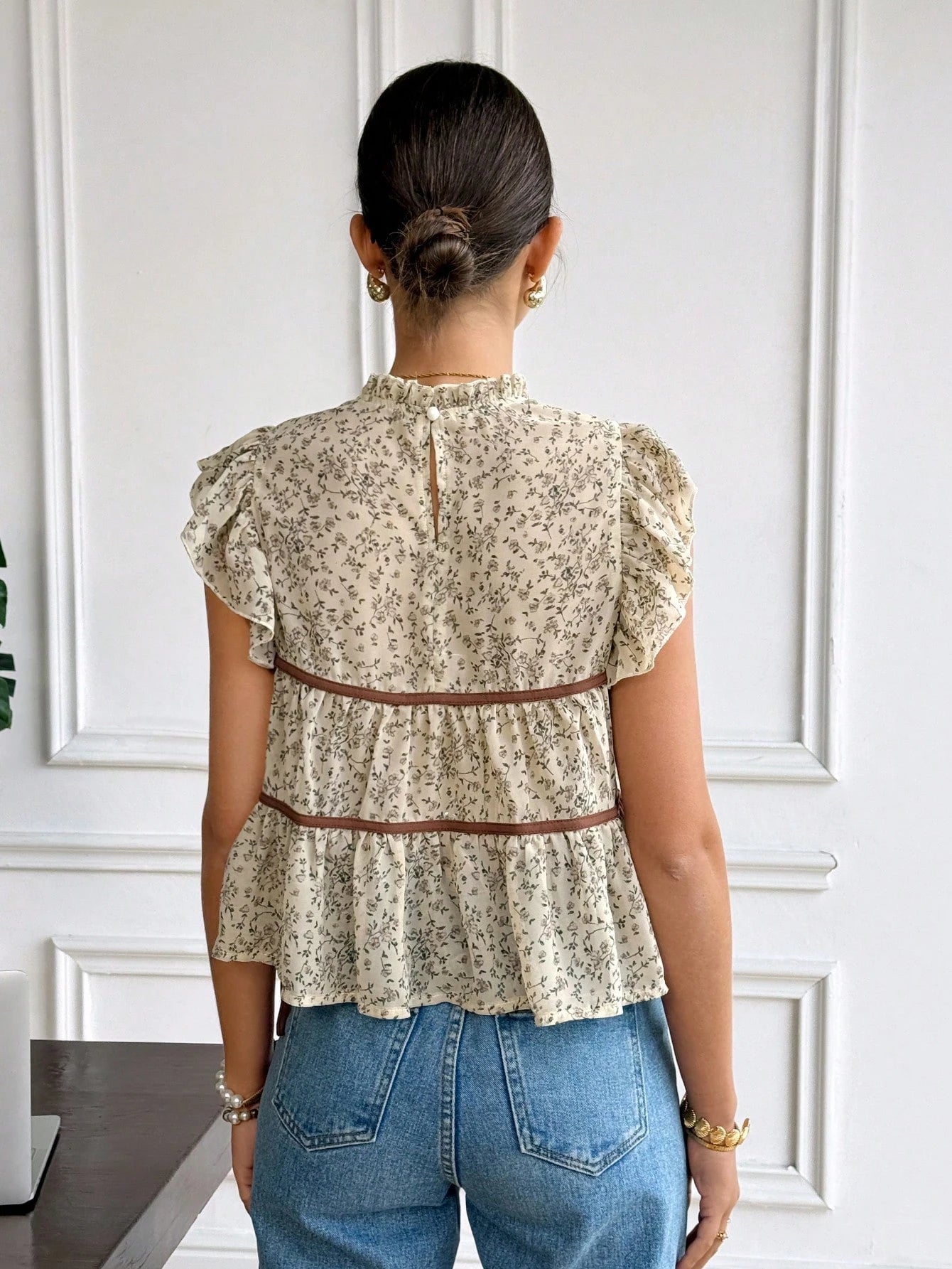 Serisse Women's Summer Elegant Brunch Beige Ditsy Floral Peplum Blouse,Boho Contrast Binding Ruffle Mock Neck Flutter Cap Sleeve Side Tie Waist Casual Top