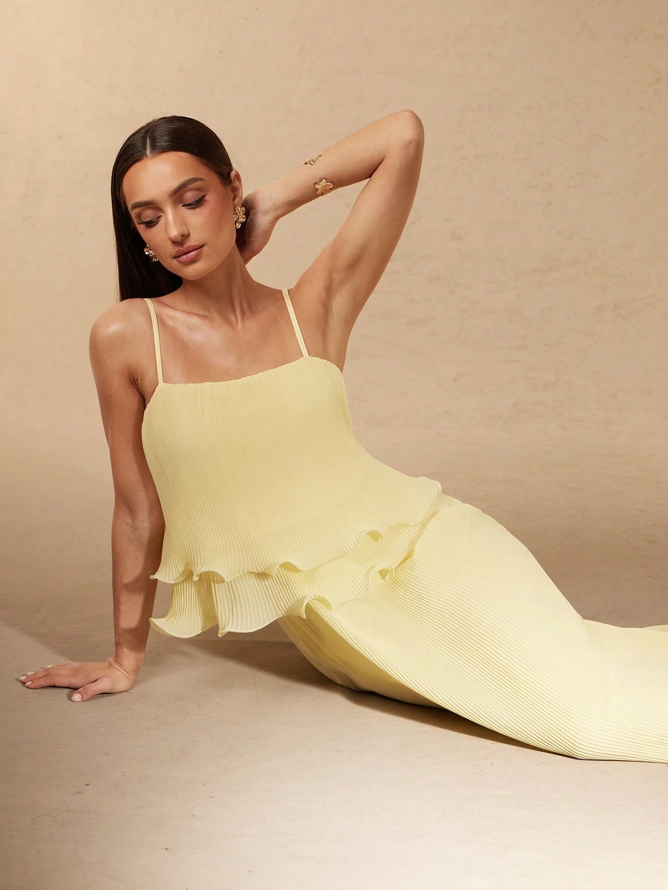 Silquee Women's Pale Yellow Summer Elegant Romantic Garden Party Mother Of The Bride Slip Dress Textured Chiffon Ruffle Hem Relaxed Fit Wedding Beach Gown