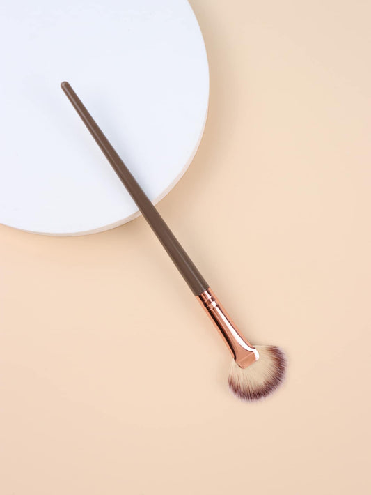 Single Brown Small Fan Shaped Contour Brush,Foundation Brush,Concealer Brush,Blush Brush,Contour Brush,Blush Brush,Bronzer Brush,Powder Brush,Foundation Brush,Blush Brush