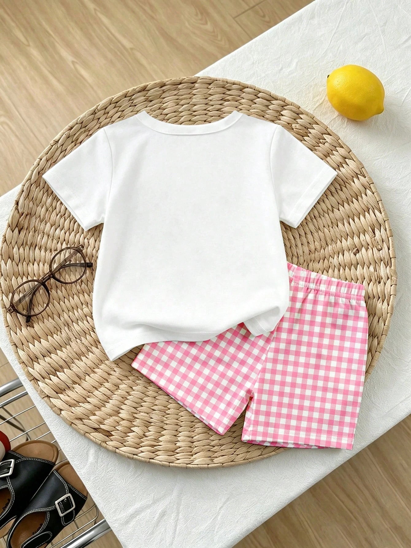 Souflis Souflis 1 Set Baby Girls Fashion Sweet Cute Plaid "MAMA'S GIRL" Letter Print Short Sleeve Round Neck T-Shirt And Plaid Shorts Set, Suitable For Casual And Outing Wear, Summer Outfits