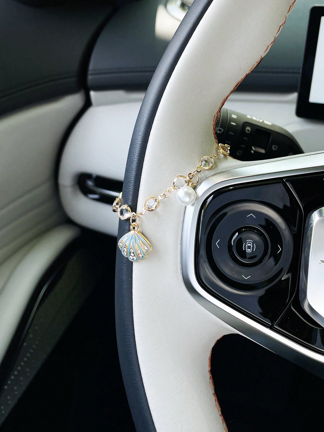 Steering Wheel Hanging Chain, Creative Faux Shell & Faux Pearl Pendant, Car Steering Wheel Hanging Decor, Car Hanging Accessory, Pendant Ornament For Women, Car Decor, Steering Wheel Accessory