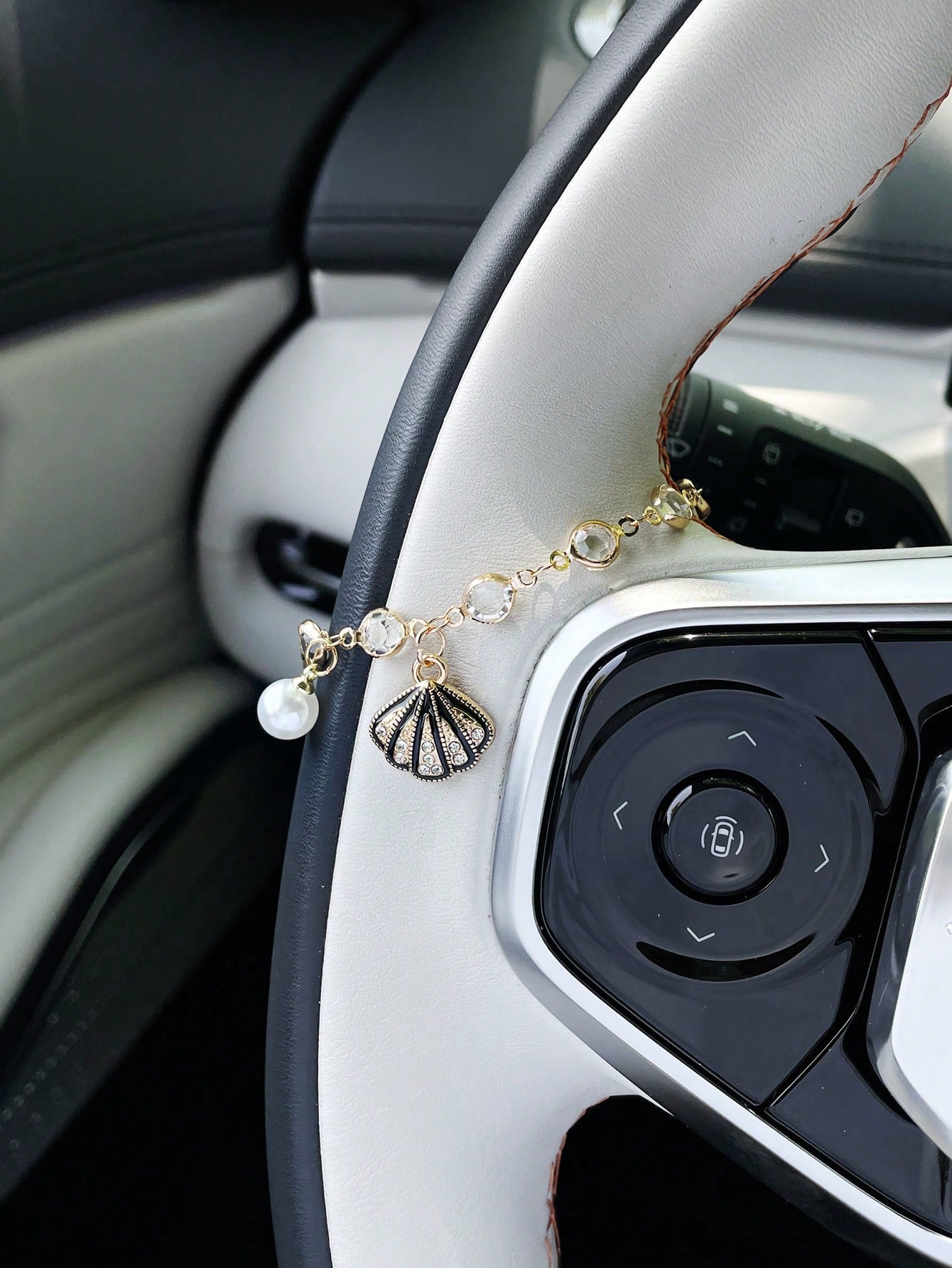 Steering Wheel Hanging Chain, Creative Faux Shell & Faux Pearl Pendant, Car Steering Wheel Hanging Decor, Car Hanging Accessory, Pendant Ornament For Women, Car Decor, Steering Wheel Accessory