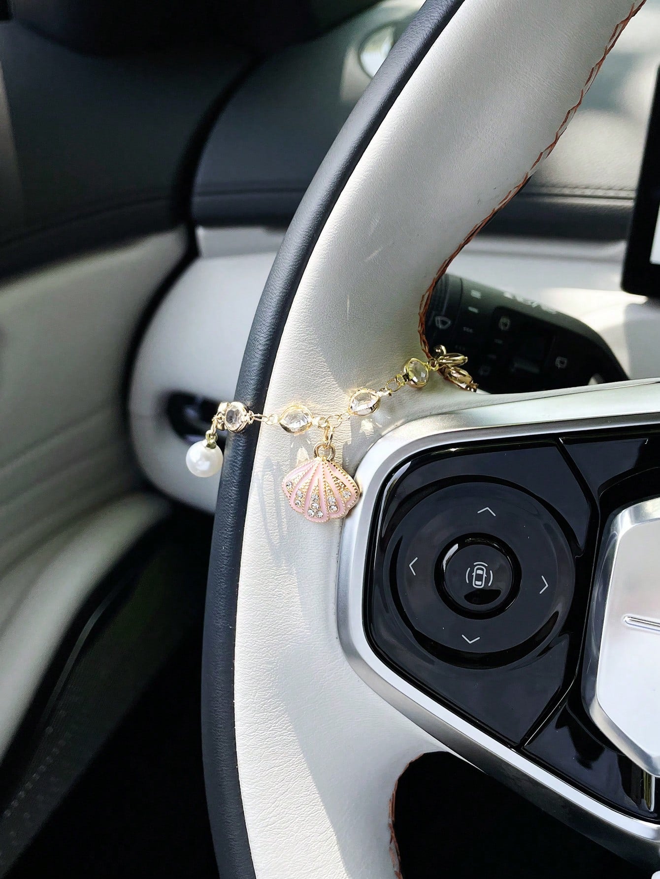 Steering Wheel Hanging Chain, Creative Faux Shell & Faux Pearl Pendant, Car Steering Wheel Hanging Decor, Car Hanging Accessory, Pendant Ornament For Women, Car Decor, Steering Wheel Accessory