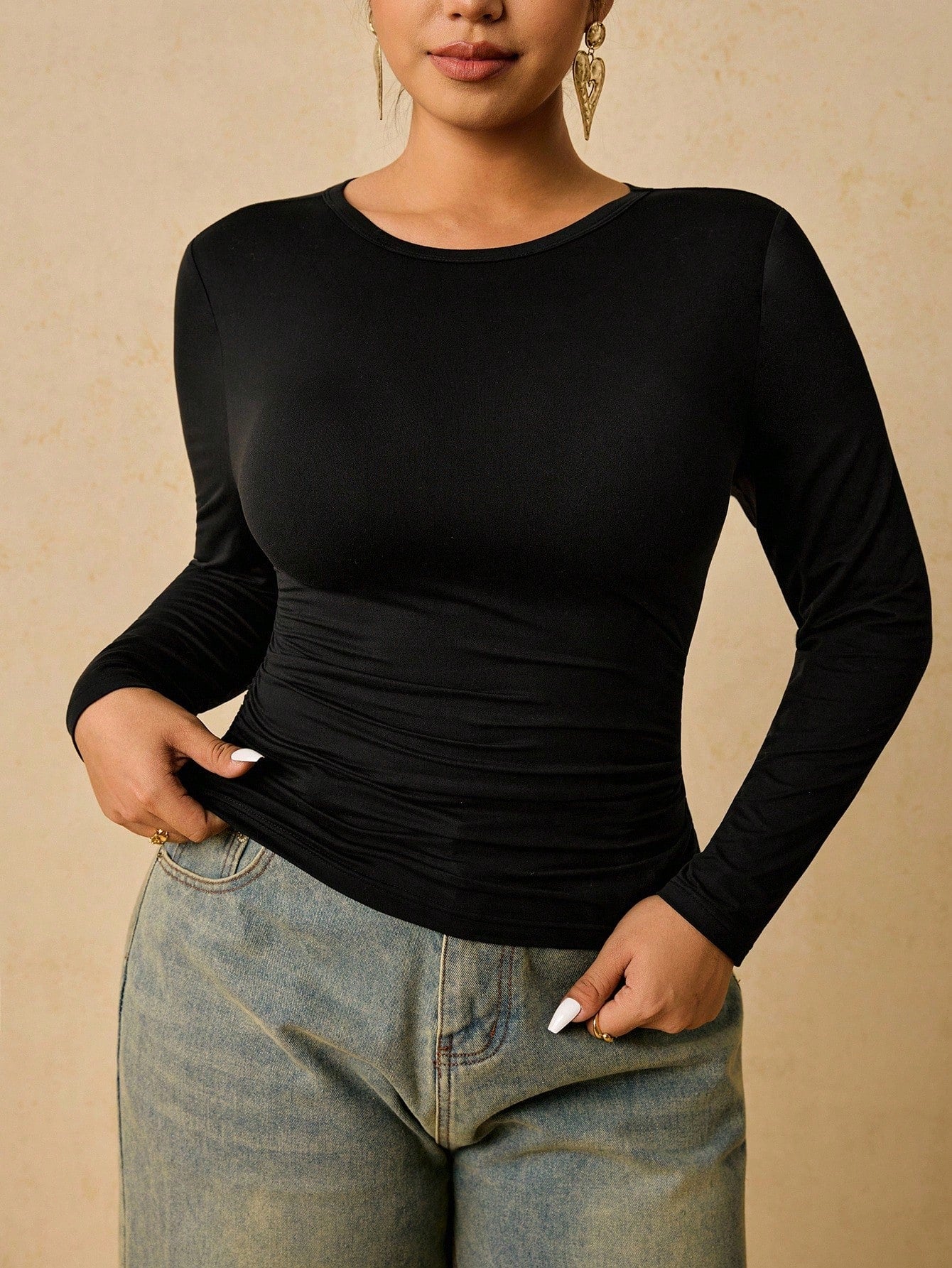 Travachic Plus Size Women's Black White Long Sleeve Crew Neck T-Shirt, Ruched Waist Tummy Control Slim Fit Top, Ribbed Knit Autumn Winter Elegant Office Formal