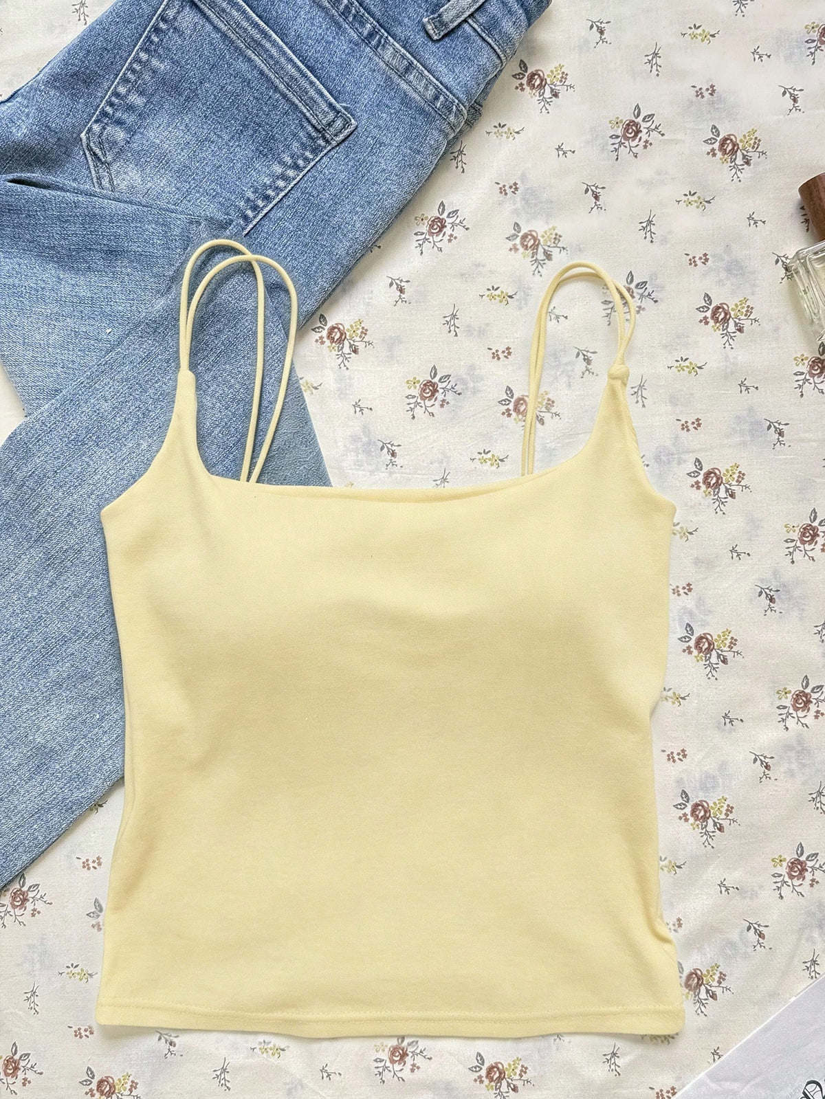 Tseoso 3 Packs Women's Ribbed Camisole Tops With Built-In Padded Bra,White And Yellow,Summer,Casual,Gym Versatile Tank Tops For Sports,Streetwear & School