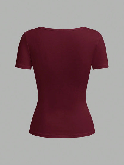Tseoso Casual Minimalist Burgundy Cotton Henley Neck Short Sleeve Women's T-Shirt Suitable For Summer