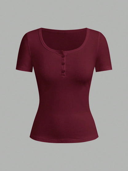 Tseoso Casual Minimalist Burgundy Cotton Henley Neck Short Sleeve Women's T-Shirt Suitable For Summer