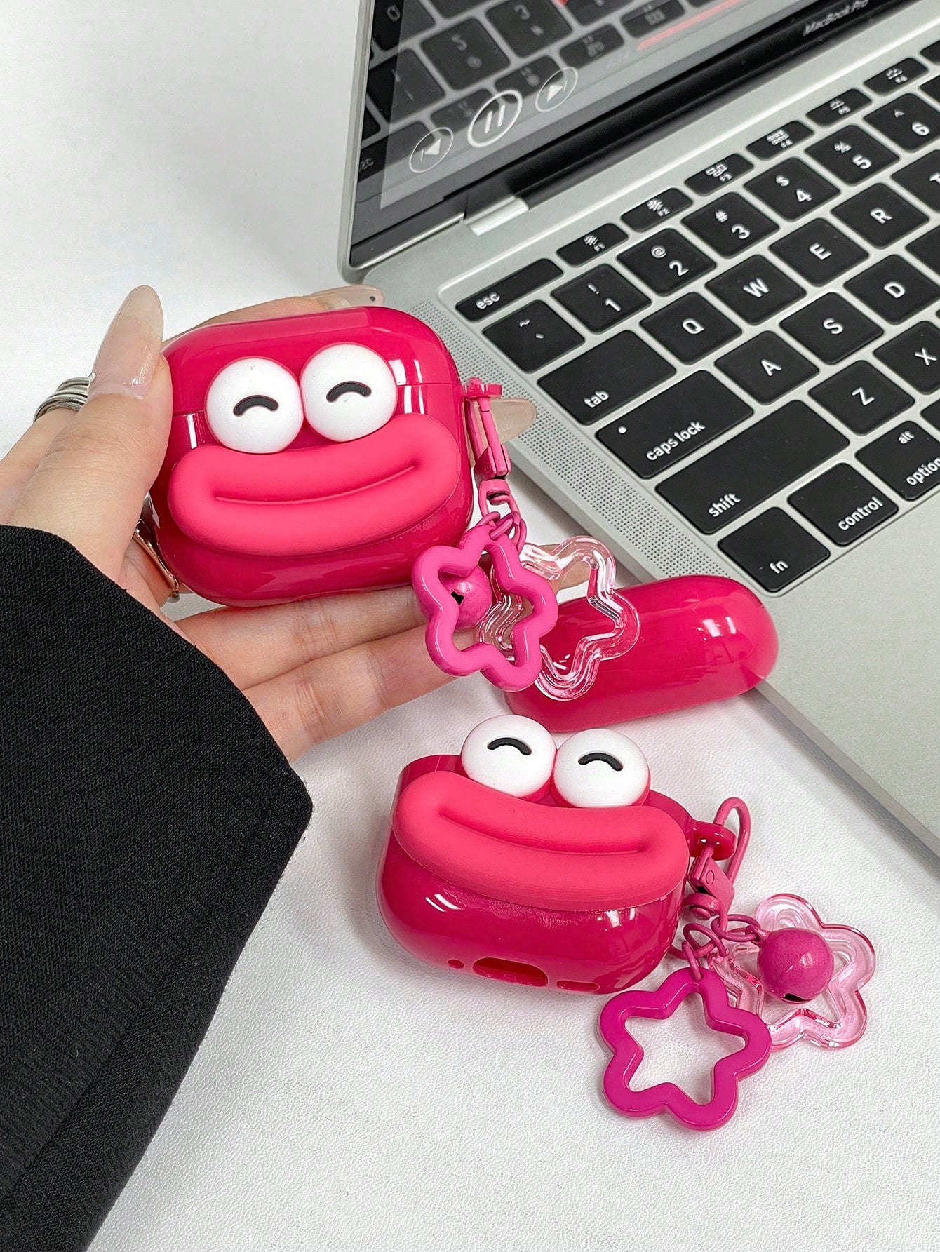 Ugly Cute Interesting Pink 3D Big Eye Mouth Design Bluetooth Earphone Case 1 Pc Protective Case + Flower Hook Lanyard Strap Compatible With Apple S1/S2, Pro 2/3, 4 Spring Gift