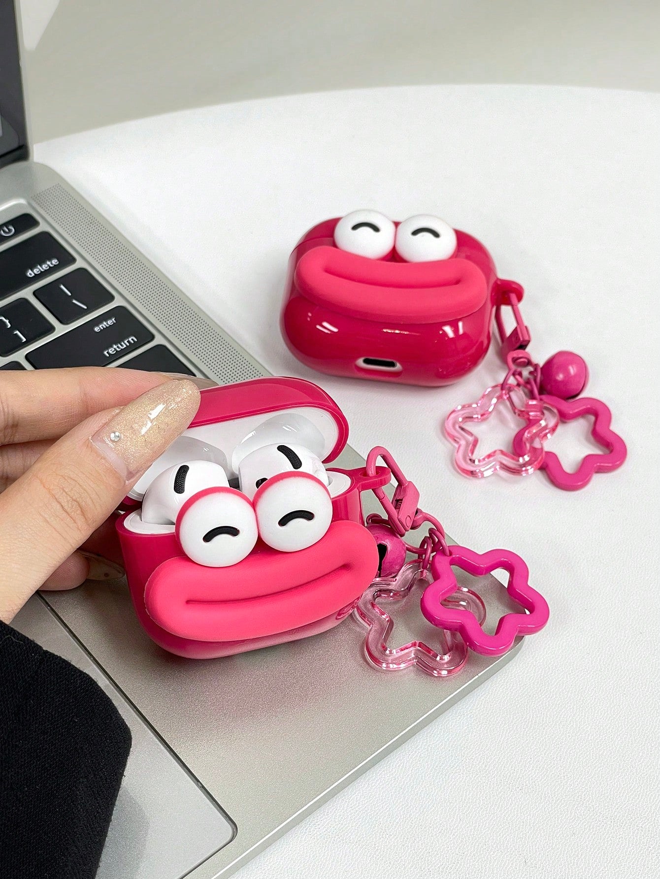 Ugly Cute Interesting Pink 3D Big Eye Mouth Design Bluetooth Earphone Case 1 Pc Protective Case + Flower Hook Lanyard Strap Compatible With Apple S1/S2, Pro 2/3, 4 Spring Gift