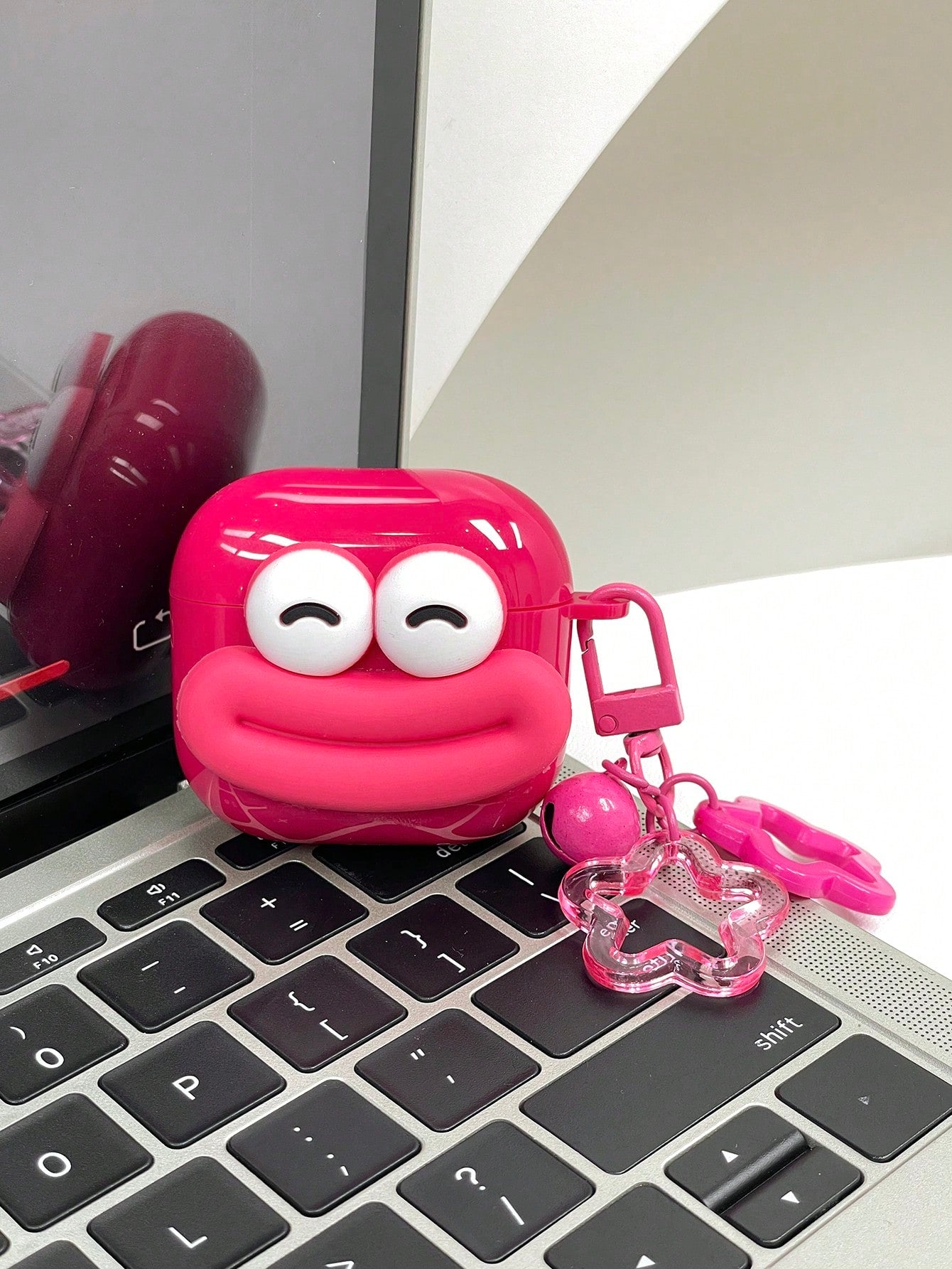 Ugly Cute Interesting Pink 3D Big Eye Mouth Design Bluetooth Earphone Case 1 Pc Protective Case + Flower Hook Lanyard Strap Compatible With Apple S1/S2, Pro 2/3, 4 Spring Gift