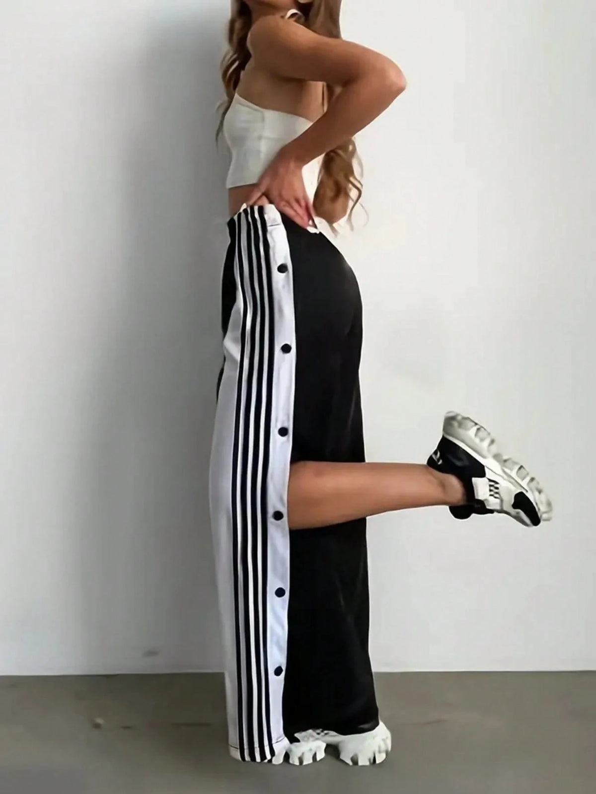 White And Navy Blue Striped Wide Leg Pants, White Stripes, Button Front- Casual Sweatpants, Loose Fit, Suitable For Sports & Everyday Wear (Machine Washable)- Non-Elastic Leg Openings Black Spring