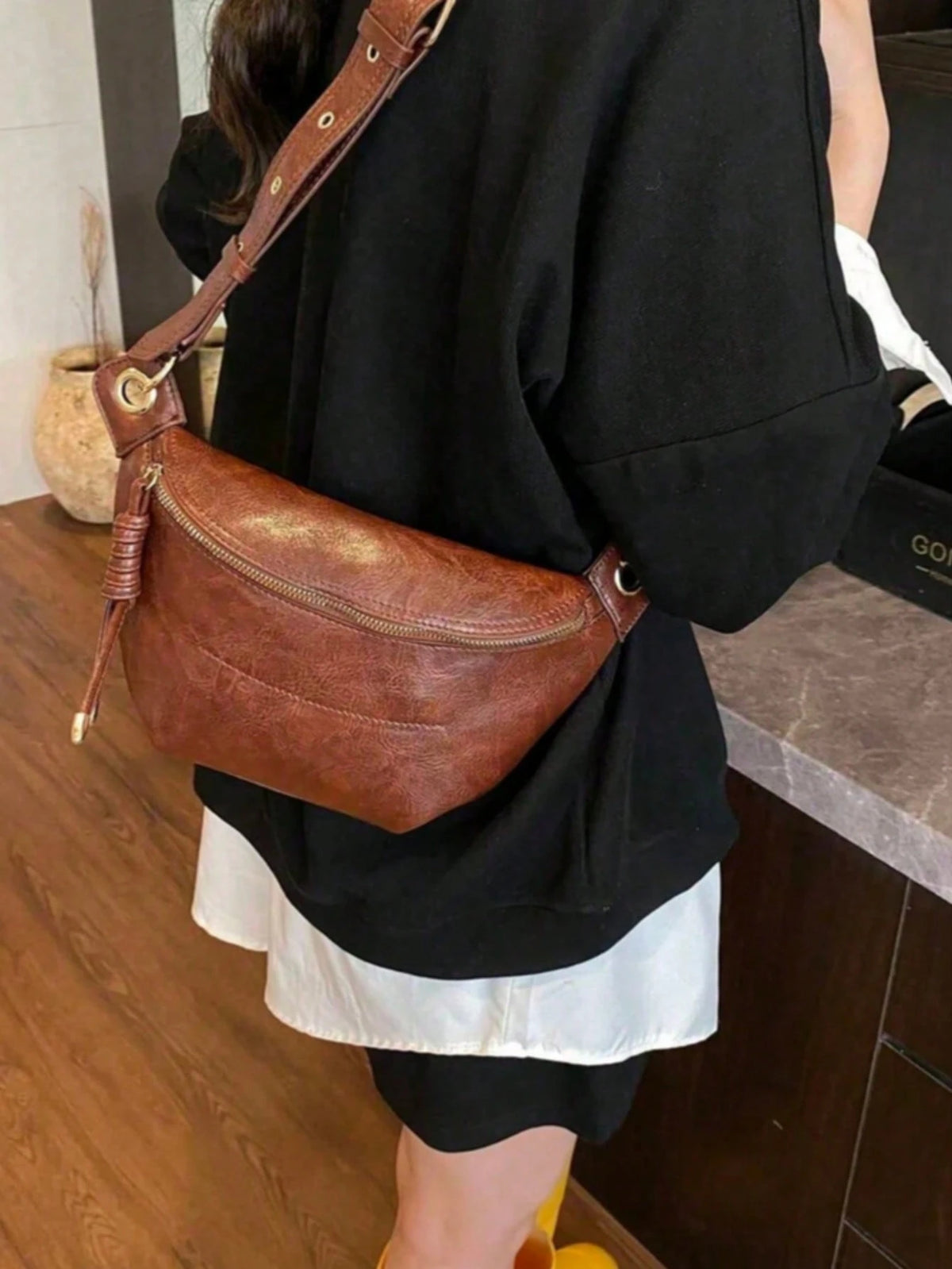 Women's Fashion Chain Chest Bag, PU Material, Zipper Closure, Portable Phone Pouch, Waist Bag, Solid Color Minimalist Style, Crossbody Bag, Suitable For Shopping, Dating, Outings, Compact Size