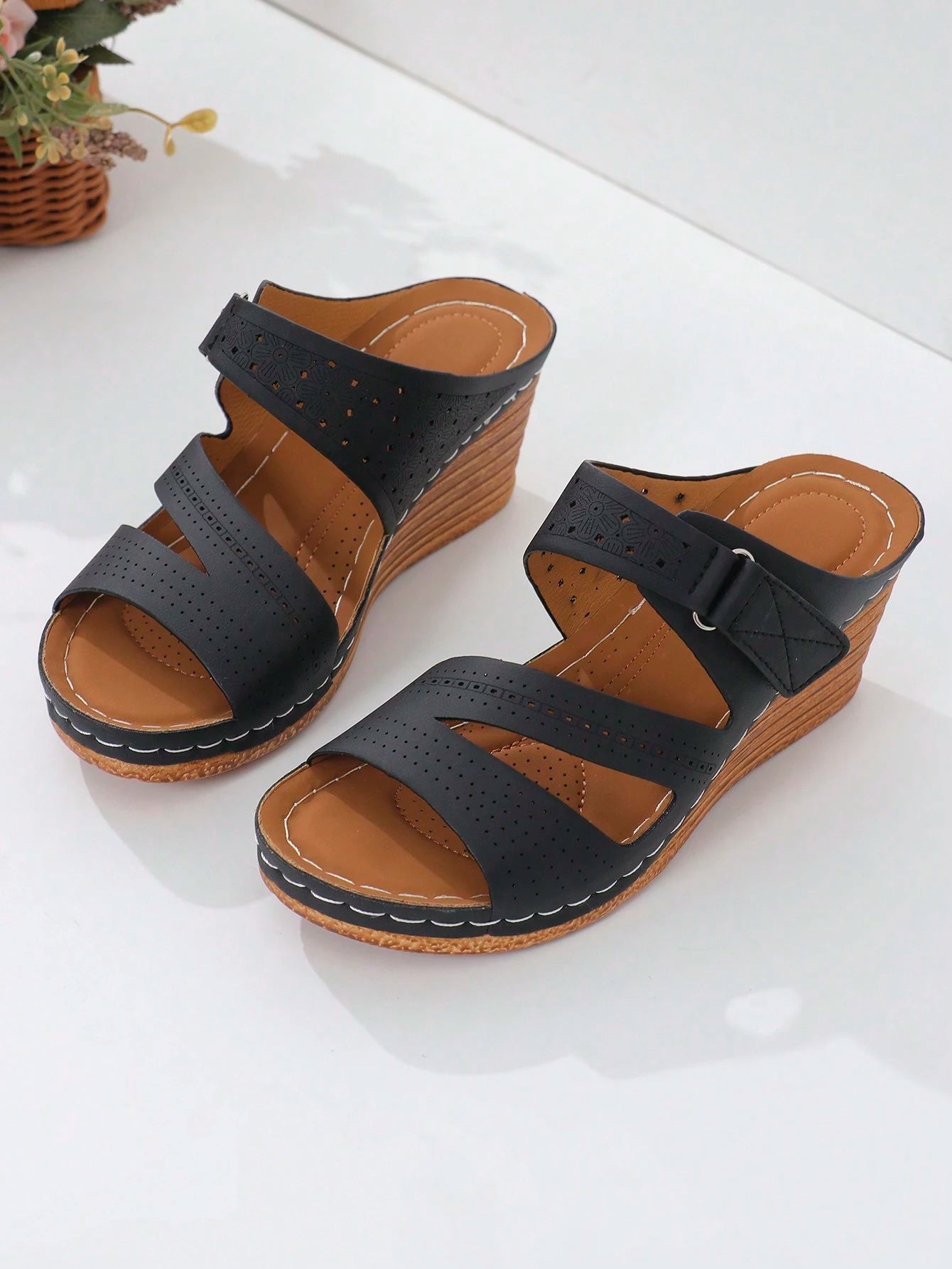 Women's New Summer Casual Retro Hollow Out Versatile Fashion Non-Slip Breathable Black Sandals, Buckle Hook And Loop Platform Wedge Mid-Heel Slippers, Fashionable Lightweight Breathable Women Shoes