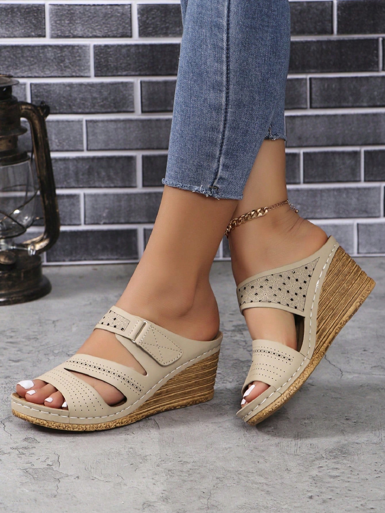 Women's New Summer Casual Retro Hollow Out Versatile Fashion Non-Slip Breathable Black Sandals, Buckle Hook And Loop Platform Wedge Mid-Heel Slippers, Fashionable Lightweight Breathable Women Shoes