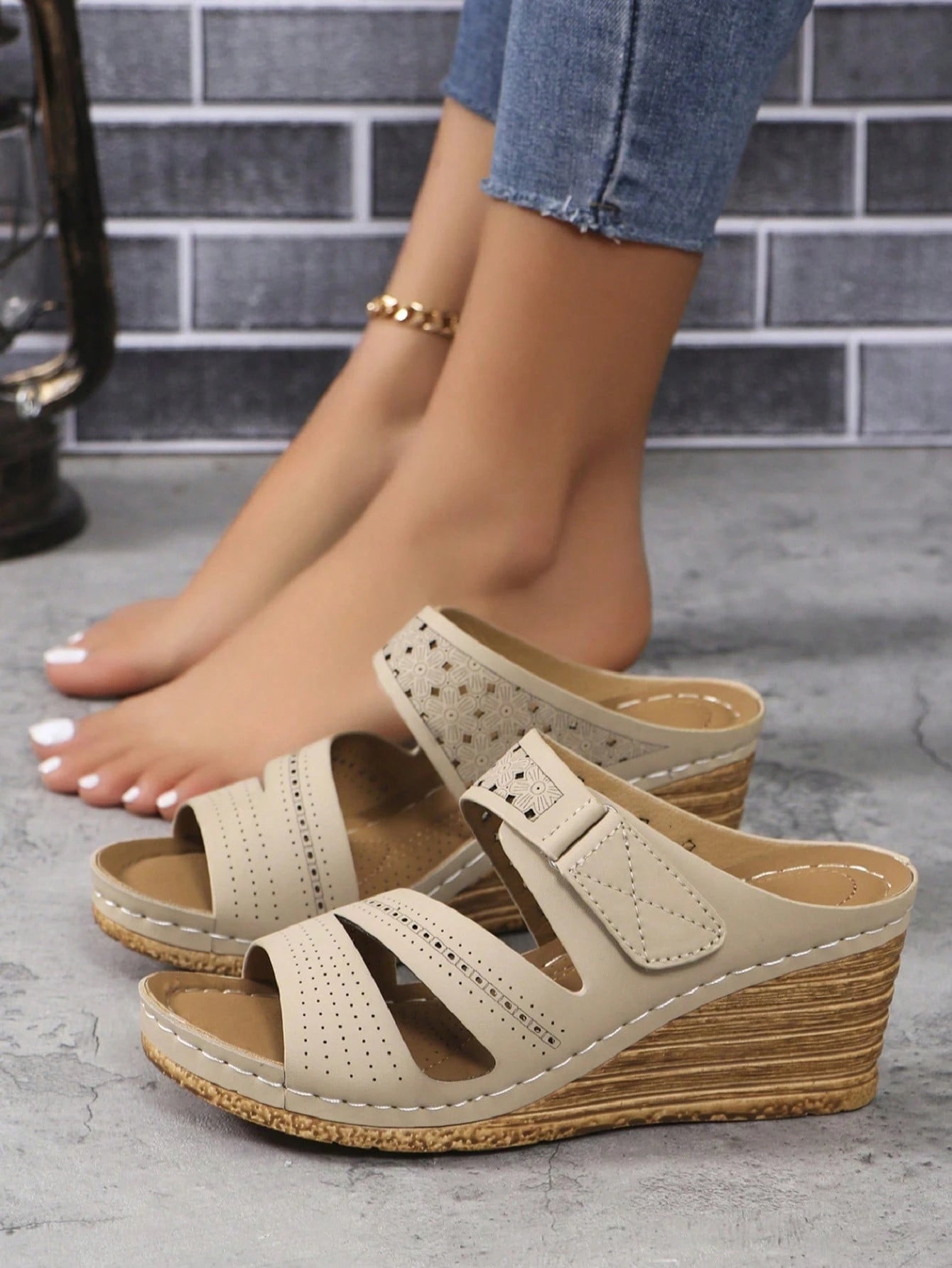 Women's New Summer Casual Retro Hollow Out Versatile Fashion Non-Slip Breathable Black Sandals, Buckle Hook And Loop Platform Wedge Mid-Heel Slippers, Fashionable Lightweight Breathable Women Shoes