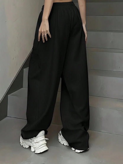 ZZG Es Trus Women's Printed Graffiti Graphic Tee, Streetwear Vintage Casual Comfortable Y2K Style Top, Suitable For Outdoor Leisure; Regular Niche Punk Style Black Long Jogger Pants, Straight Leg Spri